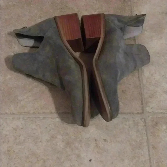 Steve Madden Lancaster Gray Sueded, Leather Upper, Slip On Stacked Heel Boots, 7 - Picture 4 of 6